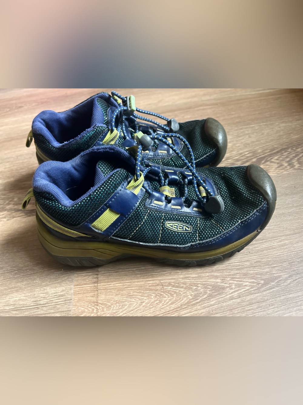 KEEN boys Athletic Hiking Shoes size 1